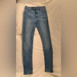 H&M Jeans in Blue with Classic Fit Size 6